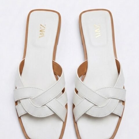 Sandales plates en cuir à brides croisées