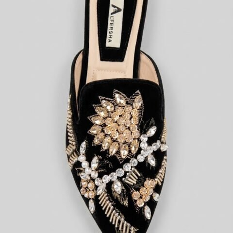Mules Chic Encrustées de Perles et Strass